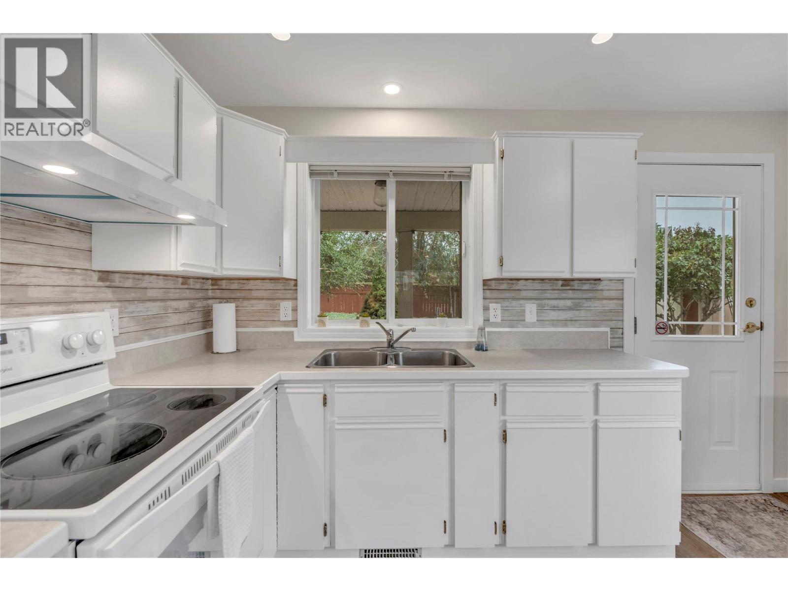 114 VANCOUVER Place