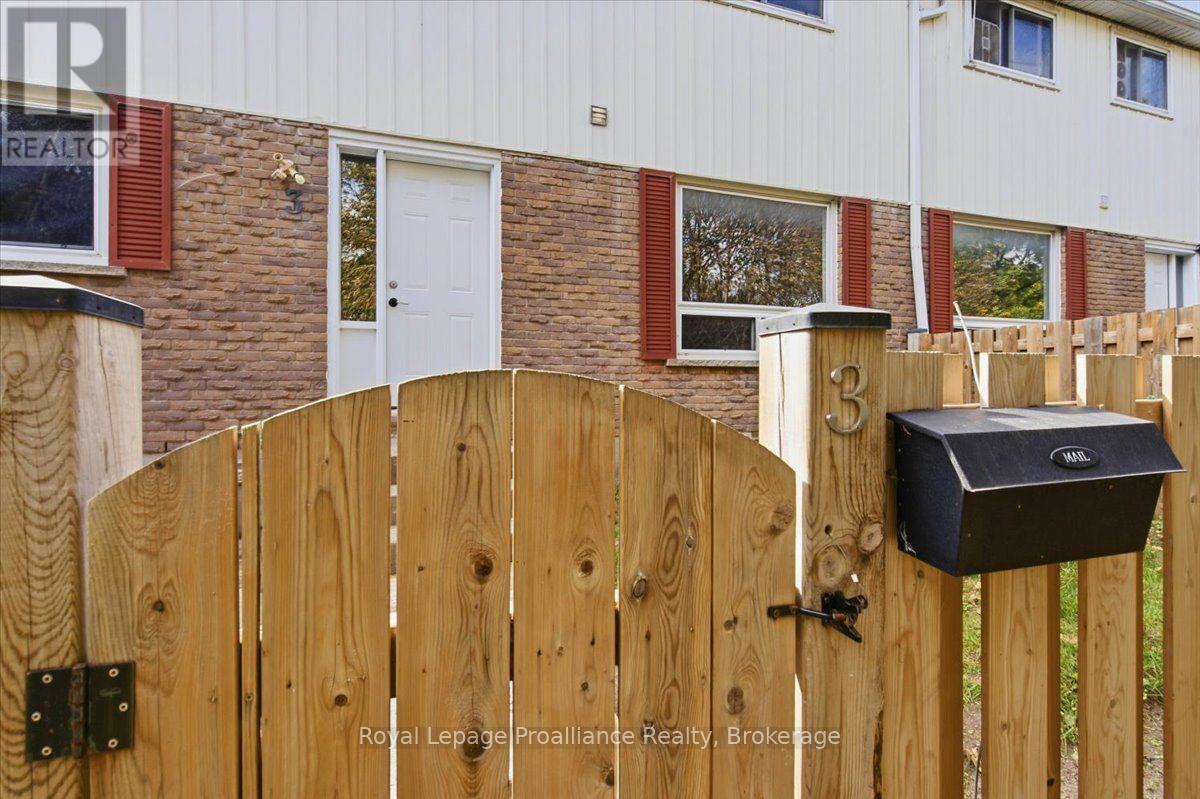 3 - 11 Tracey Park Drive, Belleville (Belleville Ward), Ontario  K8P 4R4 - Photo 3 - X13857198