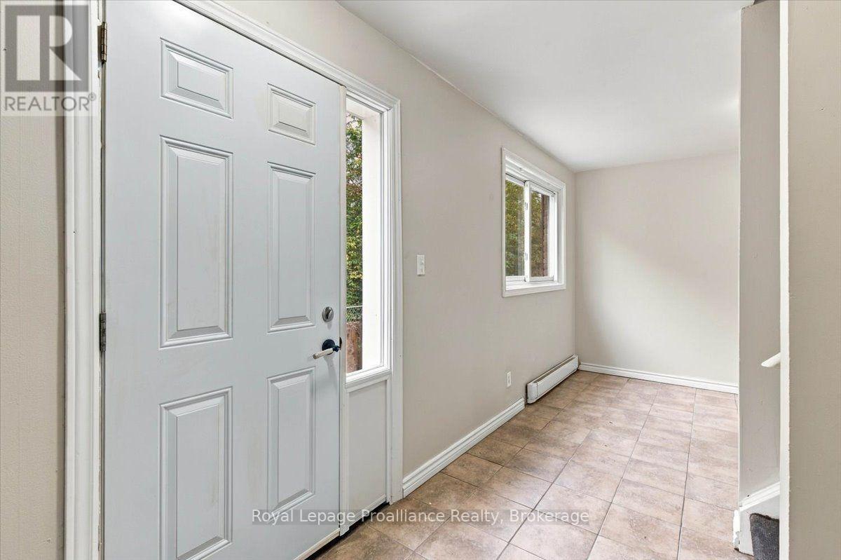 3 - 11 Tracey Park Drive, Belleville (Belleville Ward), Ontario  K8P 4R4 - Photo 4 - X13857198