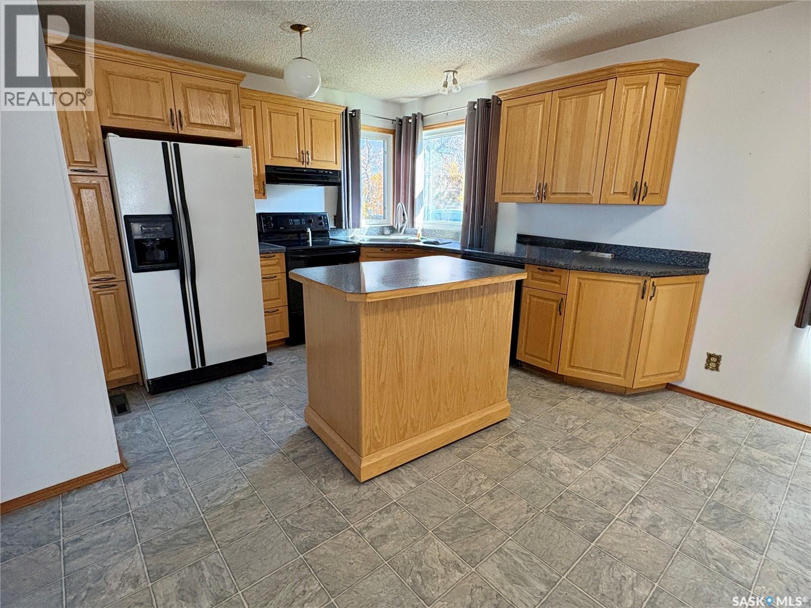306 2nd Street W, Kyle, Saskatchewan  S0L 1T0 - Photo 2 - SK050233