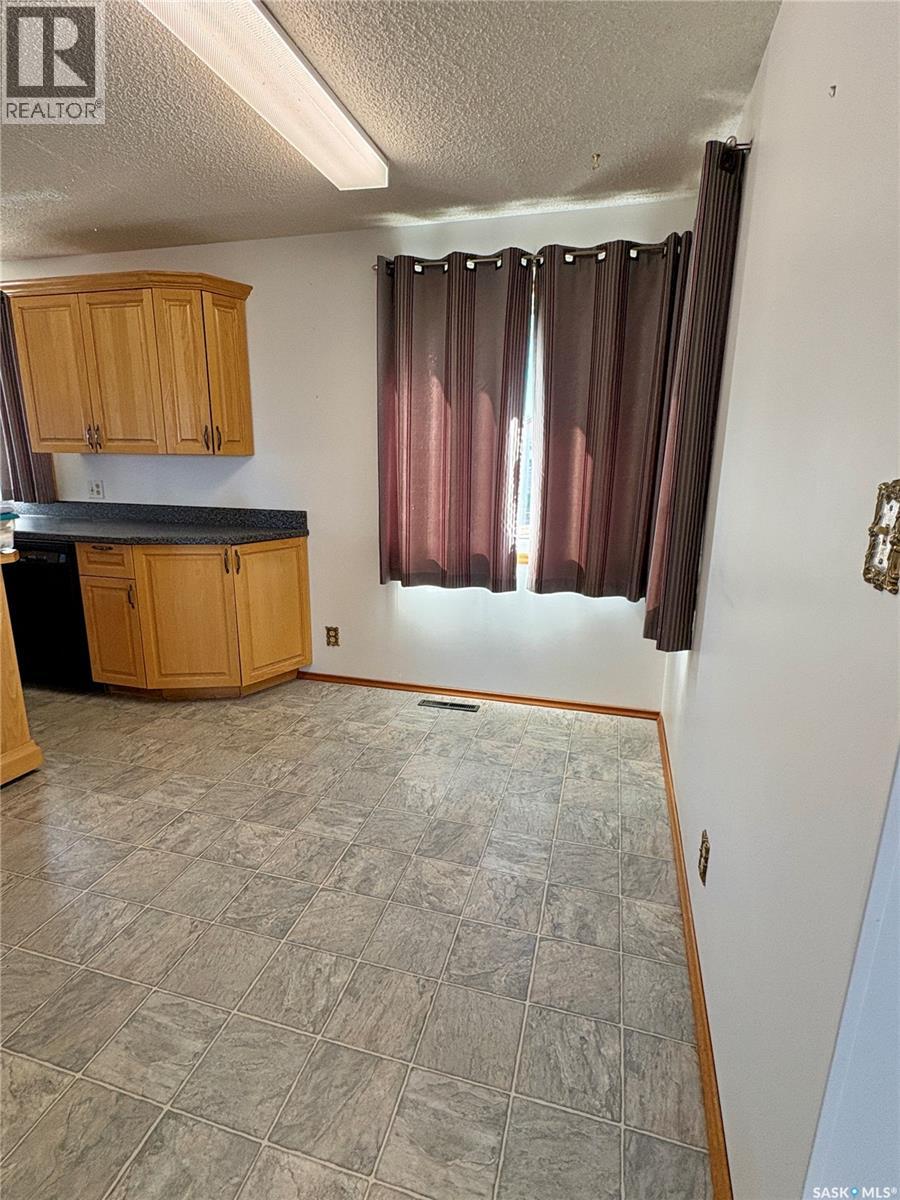 306 2nd Street W, Kyle, Saskatchewan  S0L 1T0 - Photo 5 - SK050233