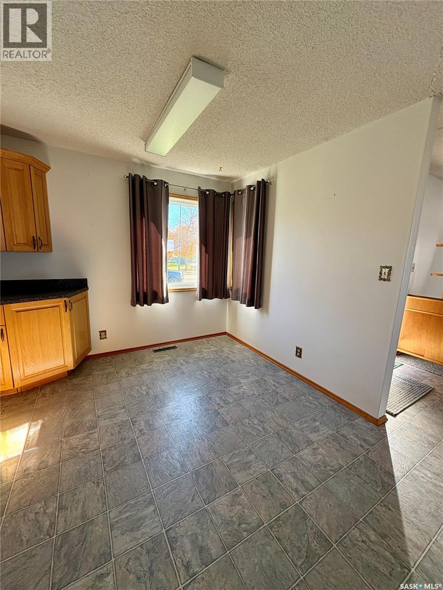 306 2nd Street W, Kyle, Saskatchewan  S0L 1T0 - Photo 6 - SK050233