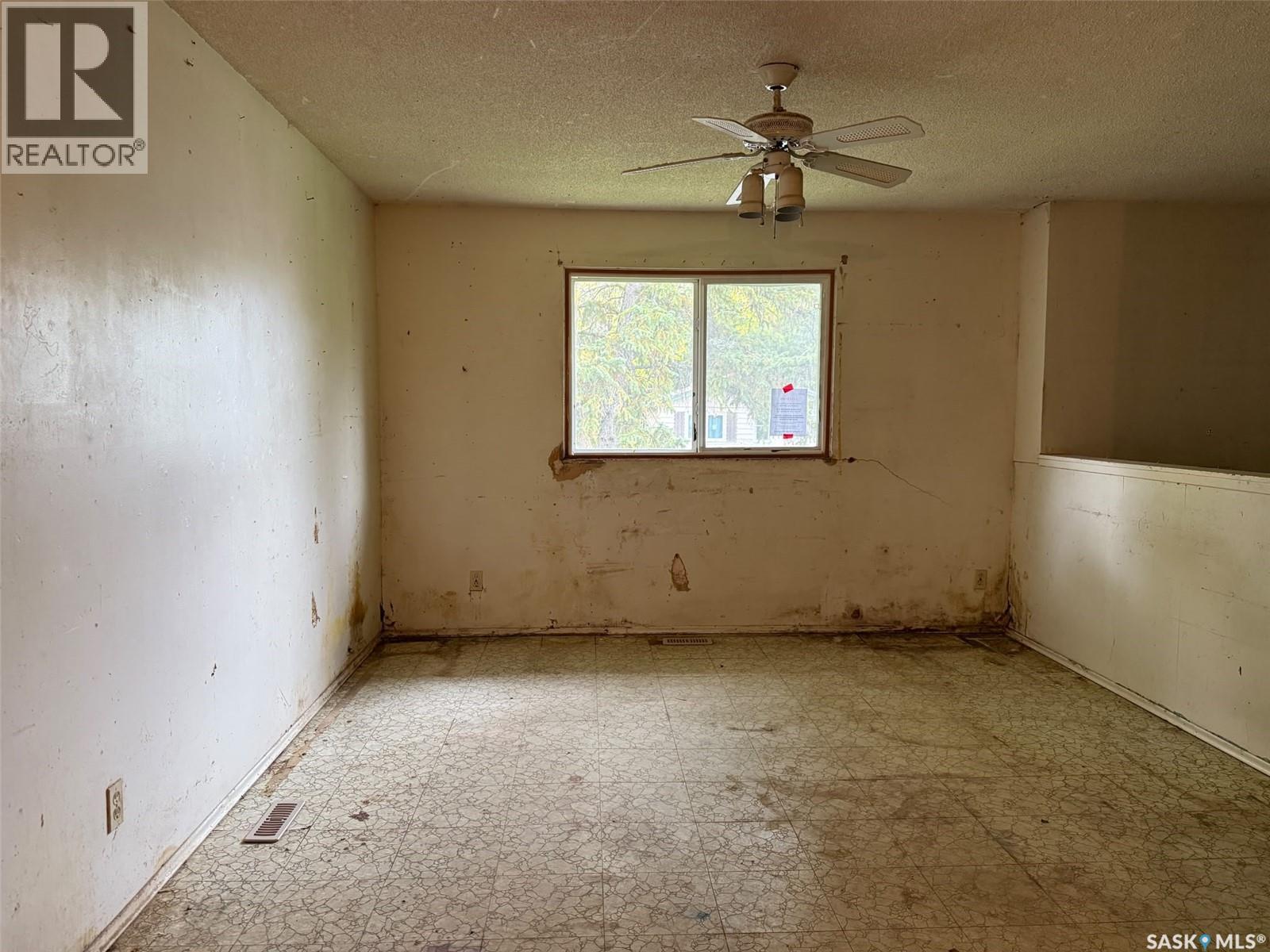 100 Marshall Crescent, Regina, Saskatchewan  S4R 4Y9 - Photo 5 - SK050210