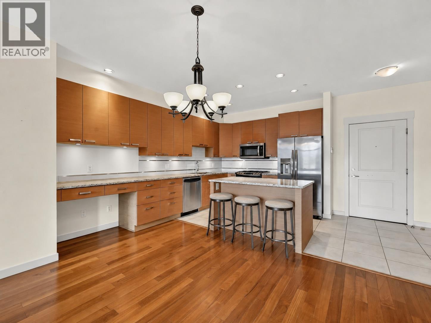 305 4365 HASTINGS STREET