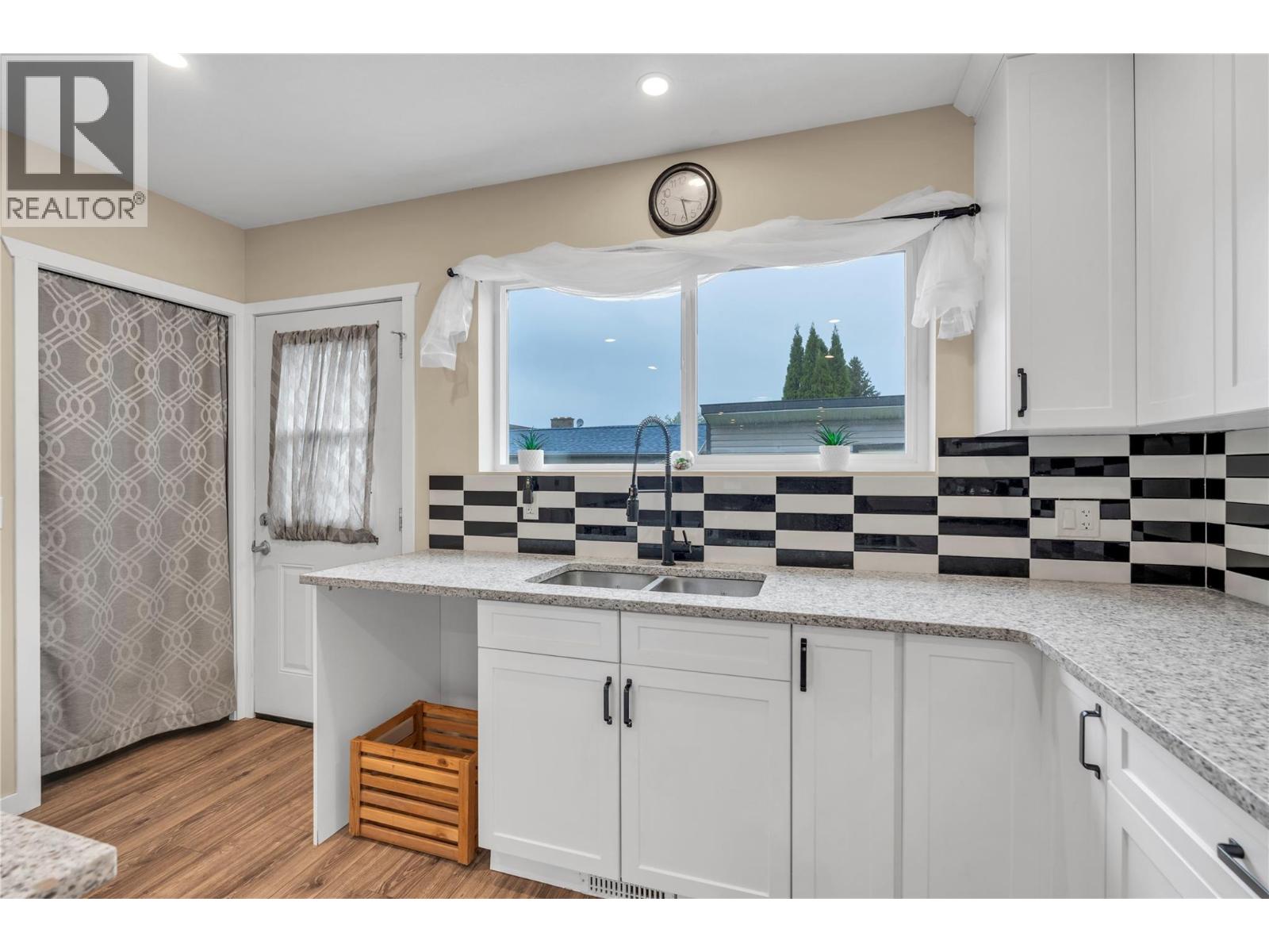 507 Duncan Avenue W, Penticton, British Columbia  V2A 2V8 - Photo 7 - 10402094