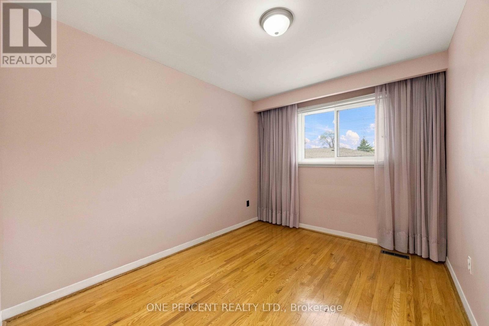 37 Wilmont Drive, Toronto, Ontario  M3N 1N5 - Photo 12 - W13857256