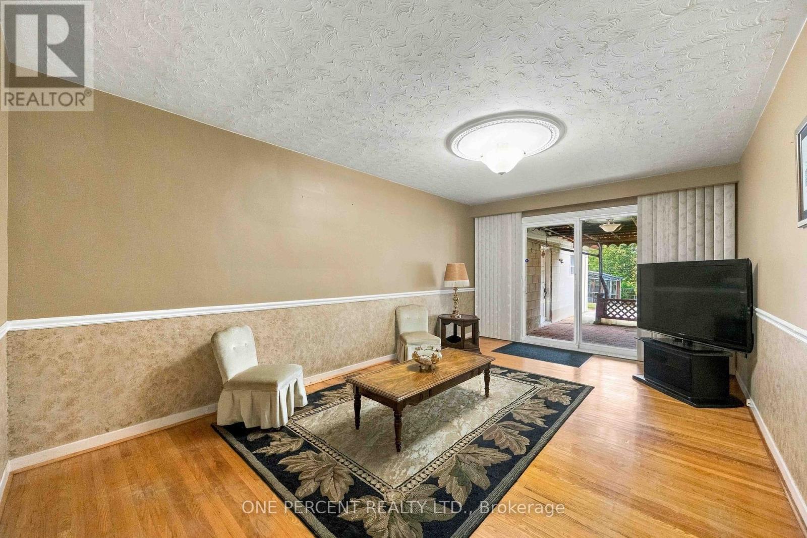 37 Wilmont Drive, Toronto, Ontario  M3N 1N5 - Photo 18 - W13857256