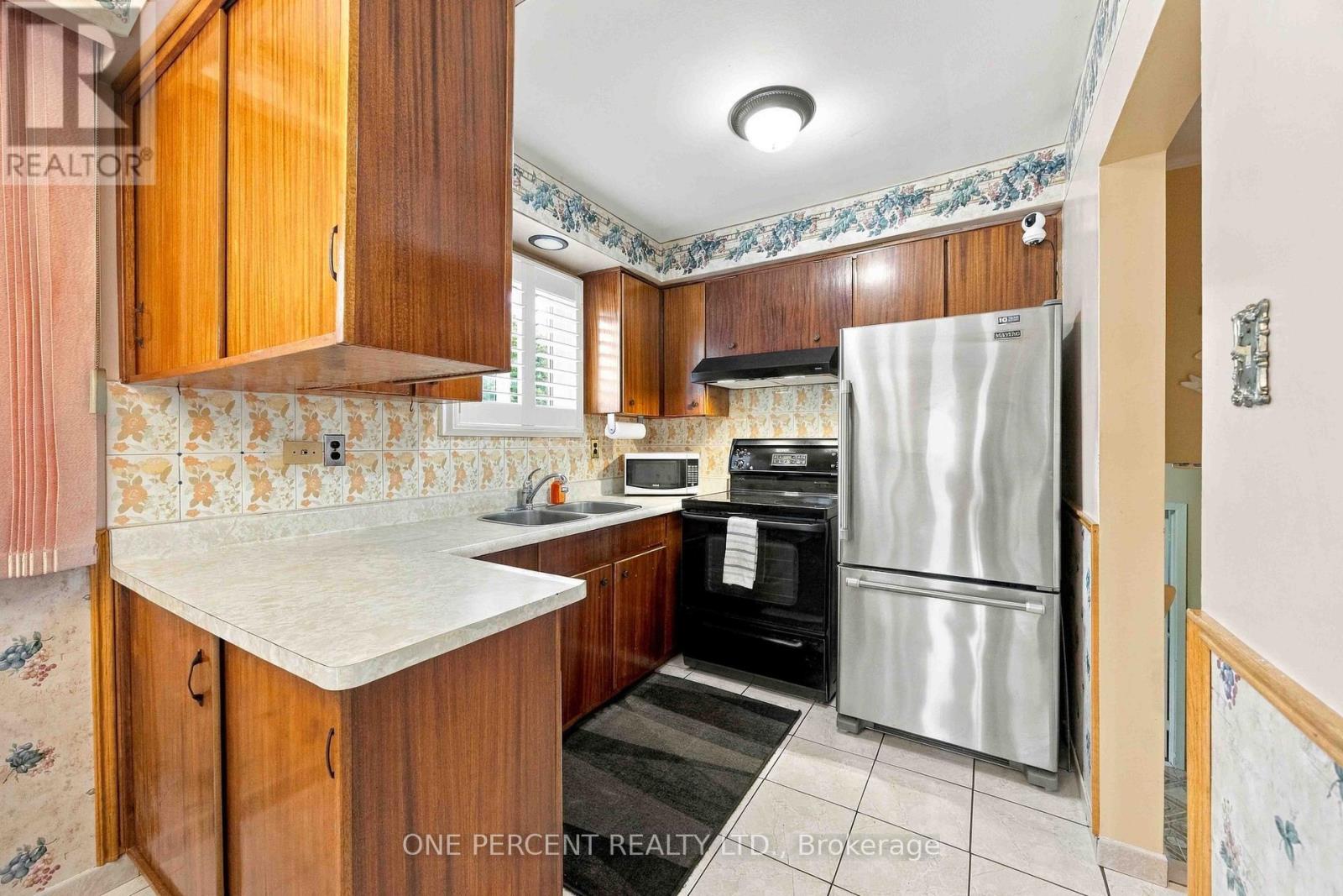 37 Wilmont Drive, Toronto, Ontario  M3N 1N5 - Photo 8 - W13857256