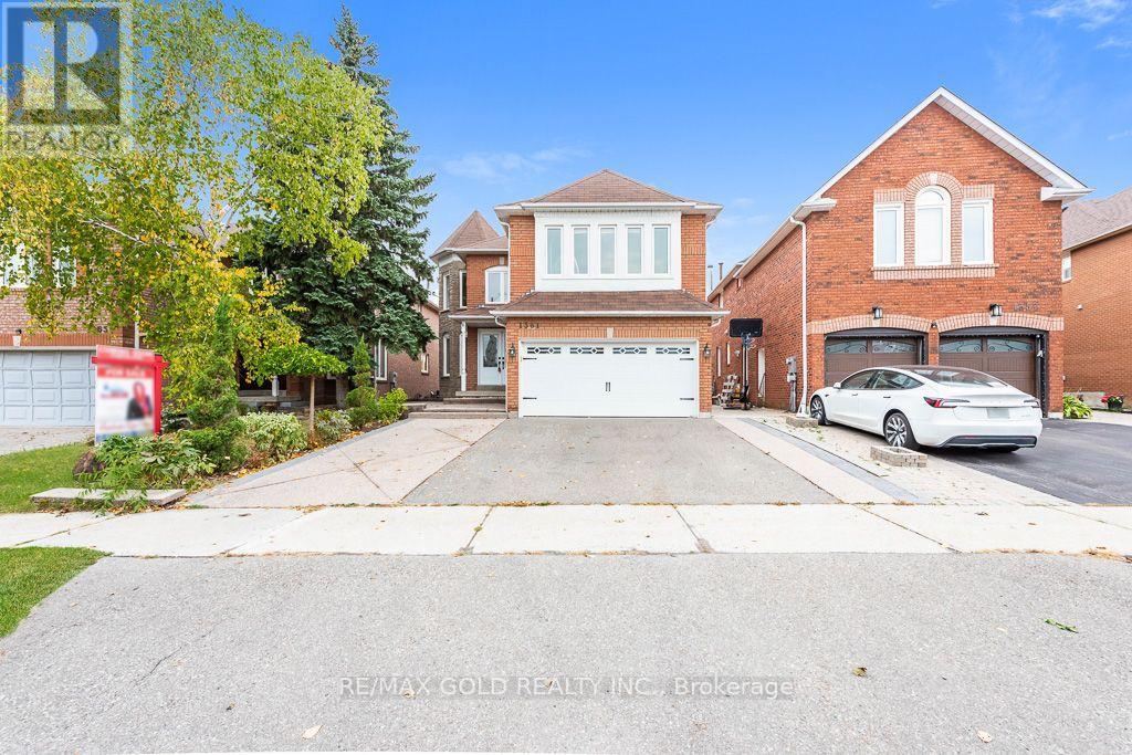 1361 Daniel Creek Road, Mississauga, Ontario  L5V 1V3 - Photo 2 - W13857266