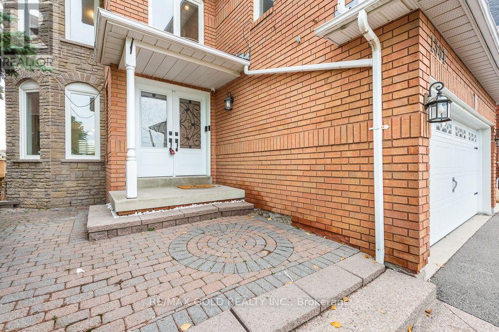 1361 Daniel Creek Road, Mississauga, Ontario  L5V 1V3 - Photo 4 - W13857266