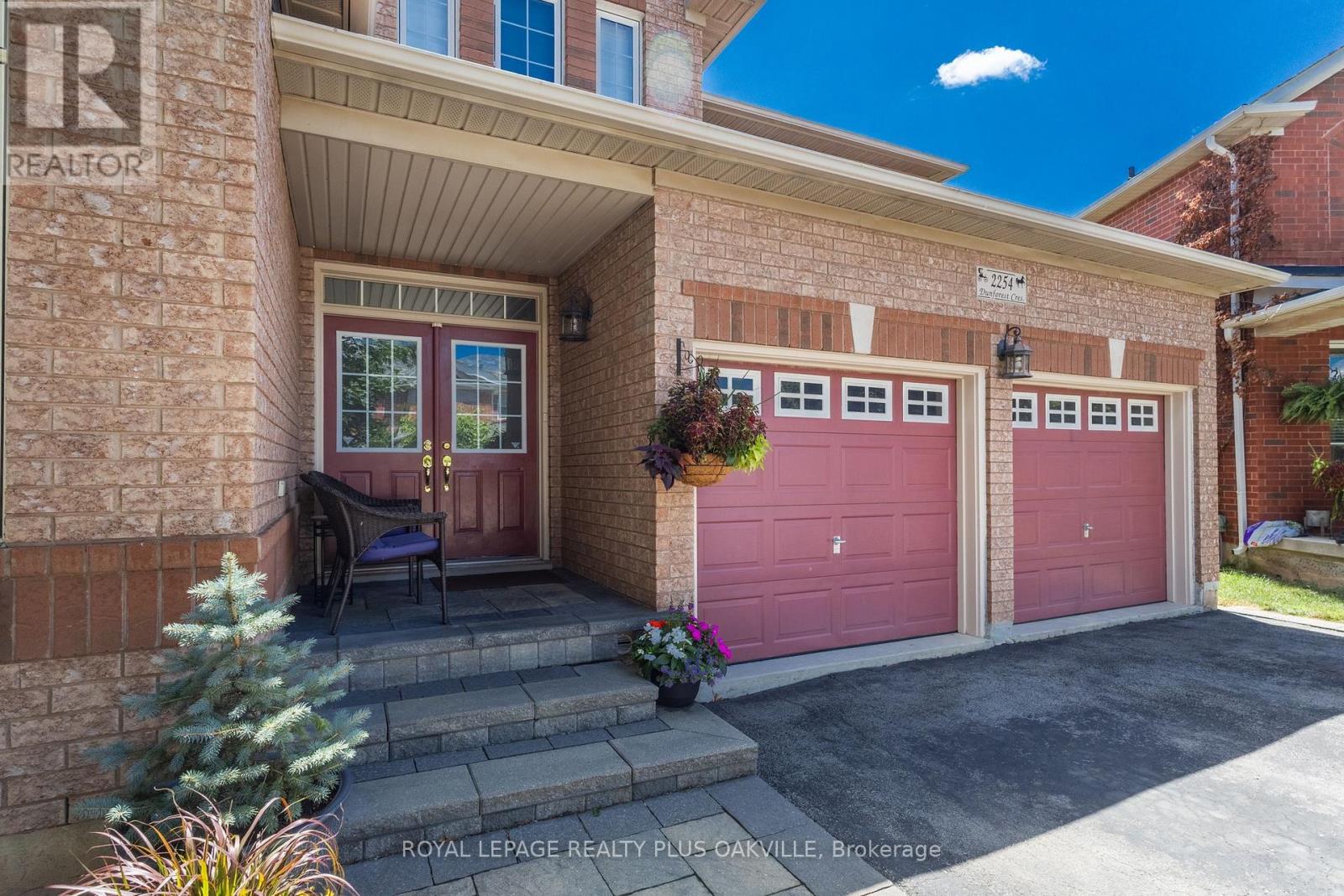2254 Dunforest Crescent, Oakville, Ontario  L6M 4X3 - Photo 5 - W13857310