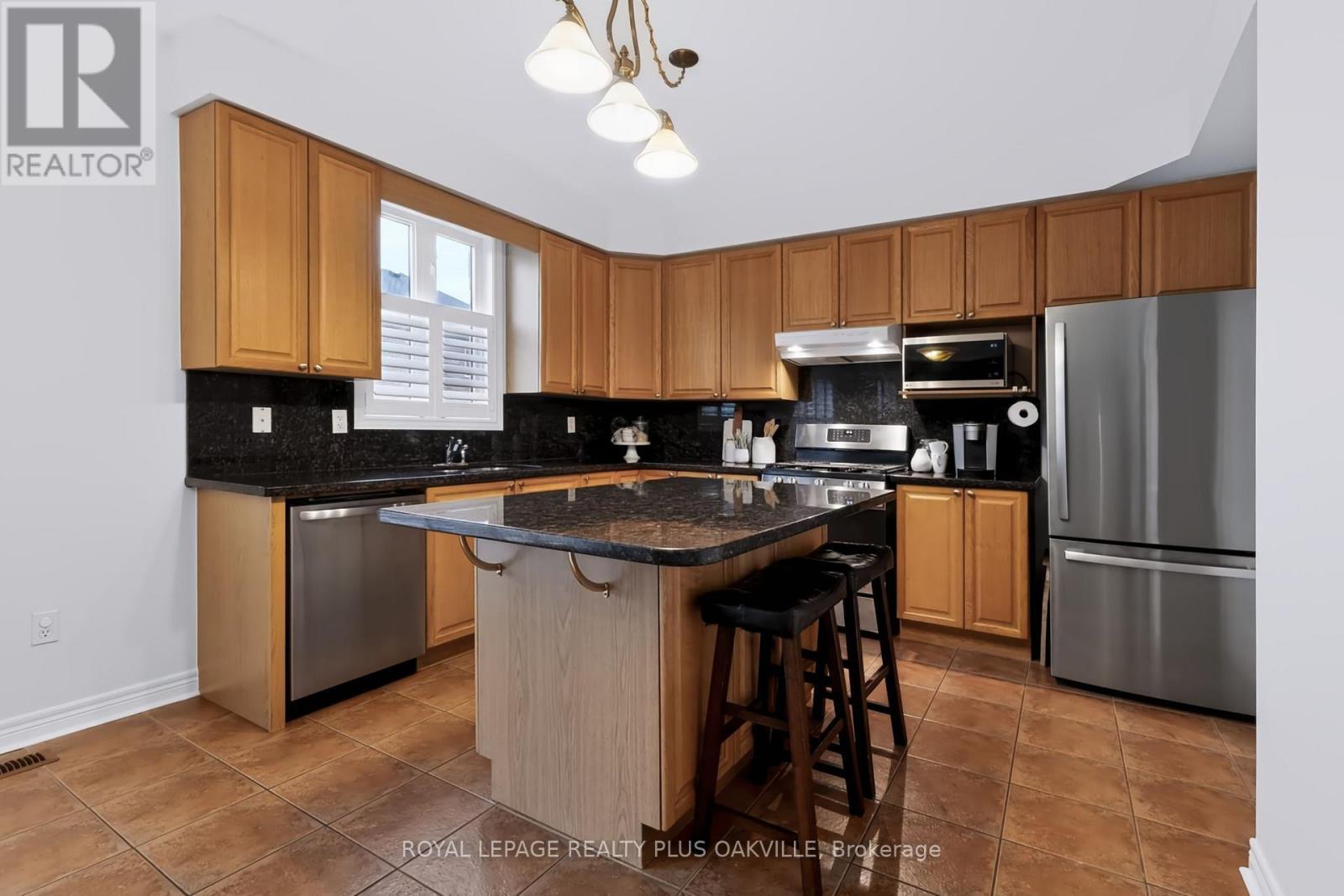 2254 Dunforest Crescent, Oakville, Ontario  L6M 4X3 - Photo 9 - W13857310