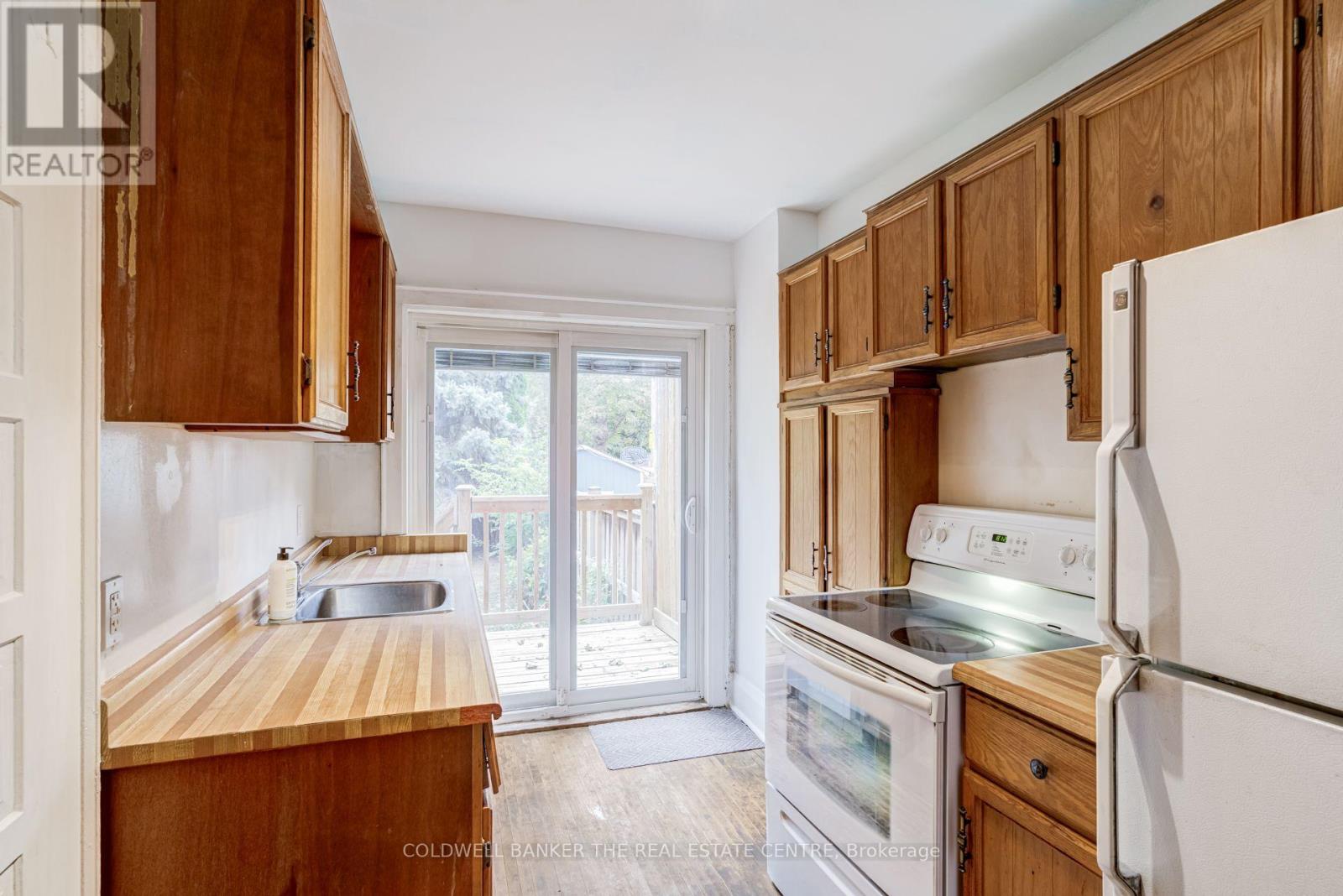 134 Harvie Avenue, Toronto, Ontario  M6E 4K3 - Photo 16 - W13857312