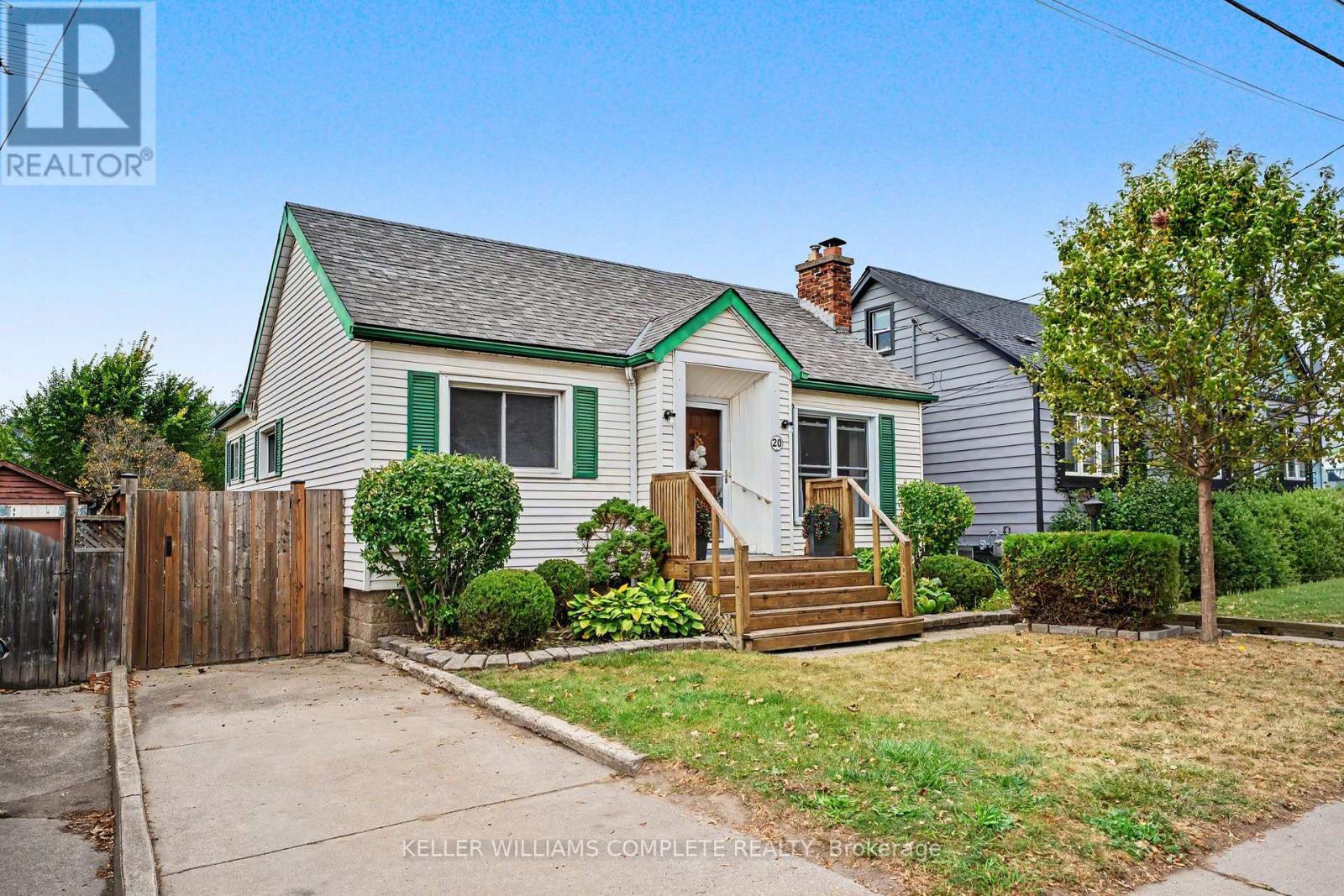 20 East 18th Street, Hamilton, Ontario  L9A 4N7 - Photo 2 - X13857270