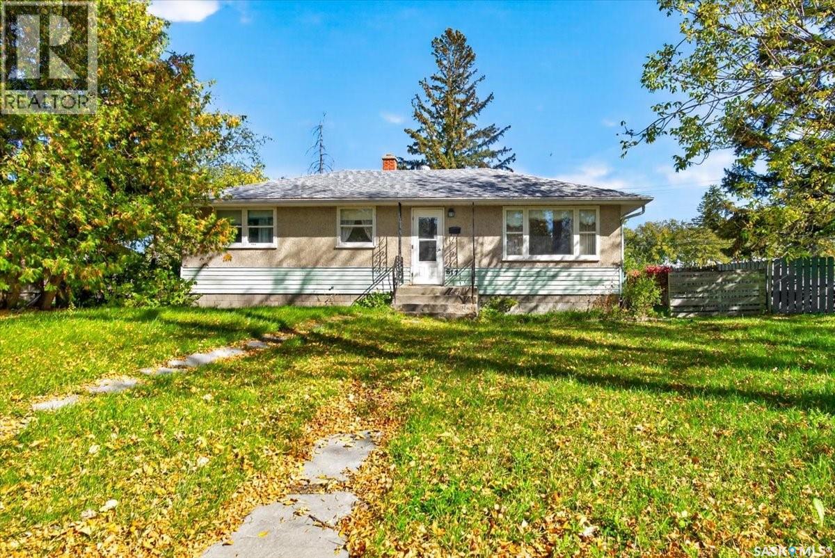 617 Aberdeen Crescent, Regina, Saskatchewan  S4T 6A9 - Photo 1 - SK050227