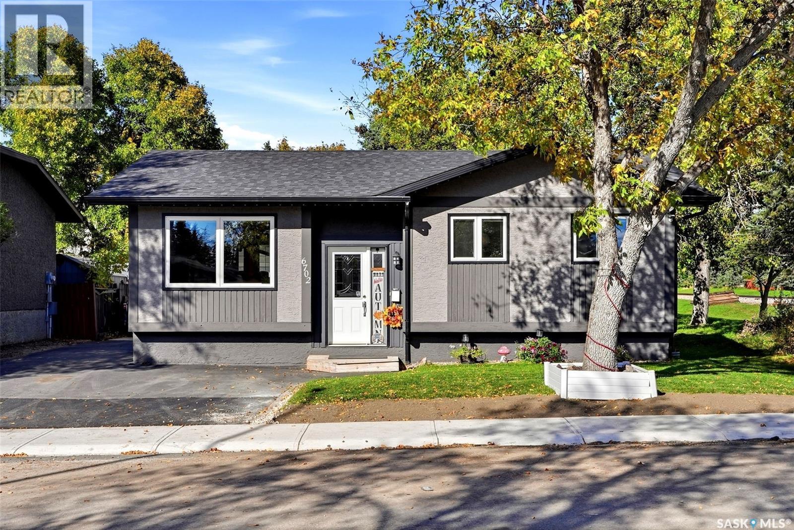 6702 Whelan Drive, Regina, Saskatchewan  S4X 3V8 - Photo 2 - SK050174
