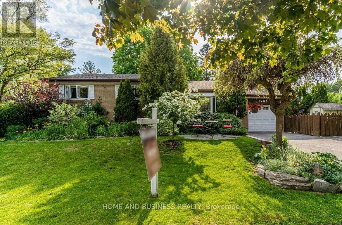 3668 The Credit Woodlands Road, Mississauga, Ontario  L5C 2K9 - Photo 5 - W13857322