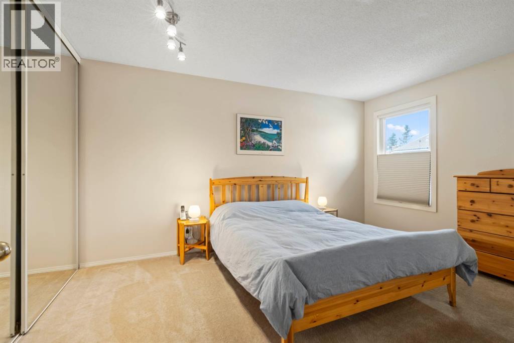 76 Coachway Gardens SW