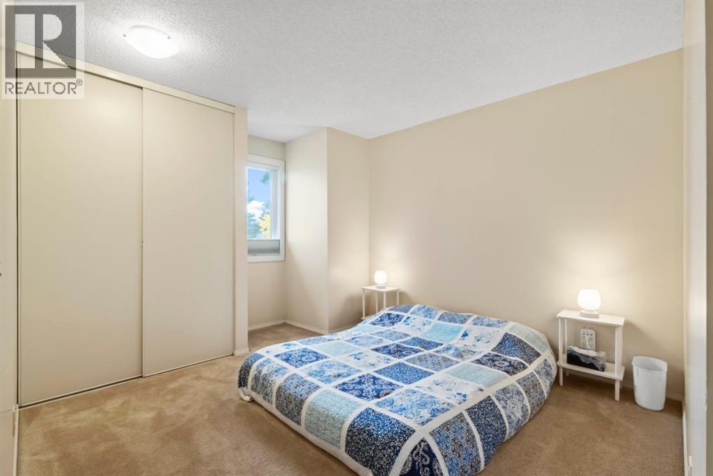 76 Coachway Gardens SW