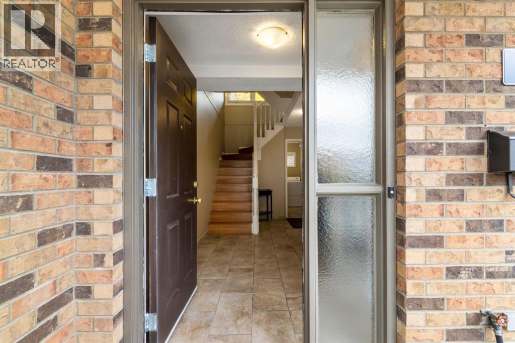 76 Coachway Gardens SW