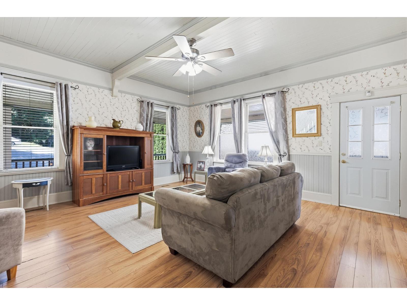 1075 3RD AVENUE|Hope