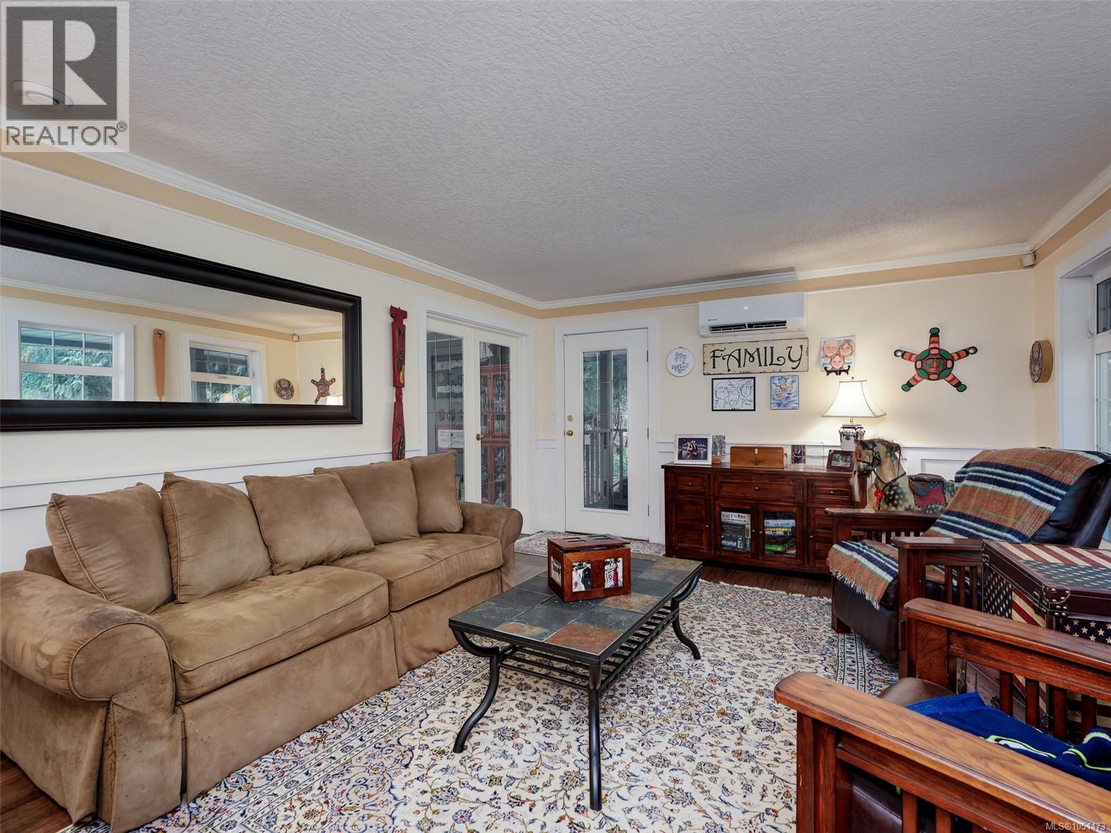 905 Worrall Dr