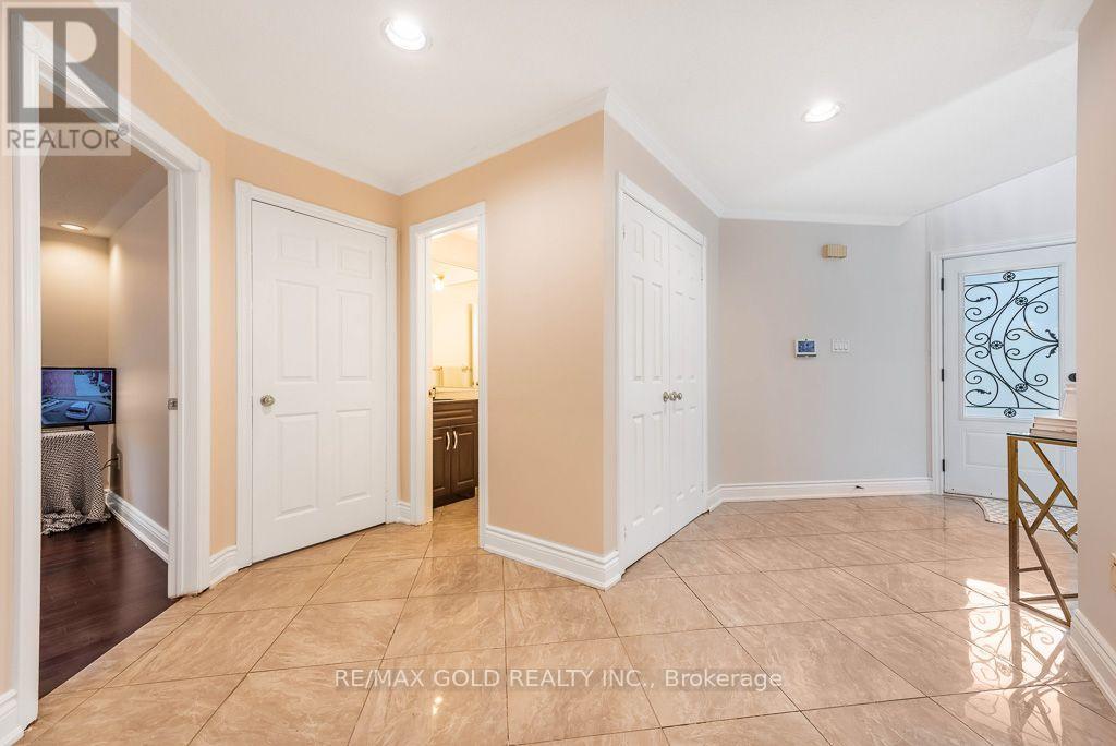 1361 Daniel Creek Road, Mississauga, Ontario  L5V 1V3 - Photo 5 - W13857266