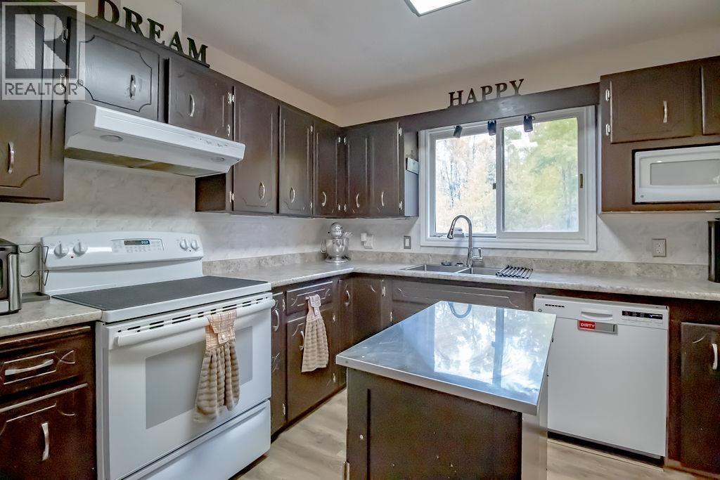 254 Elm Street, Fort St. James, British Columbia  V0J 1P0 - Photo 2 - R3171821