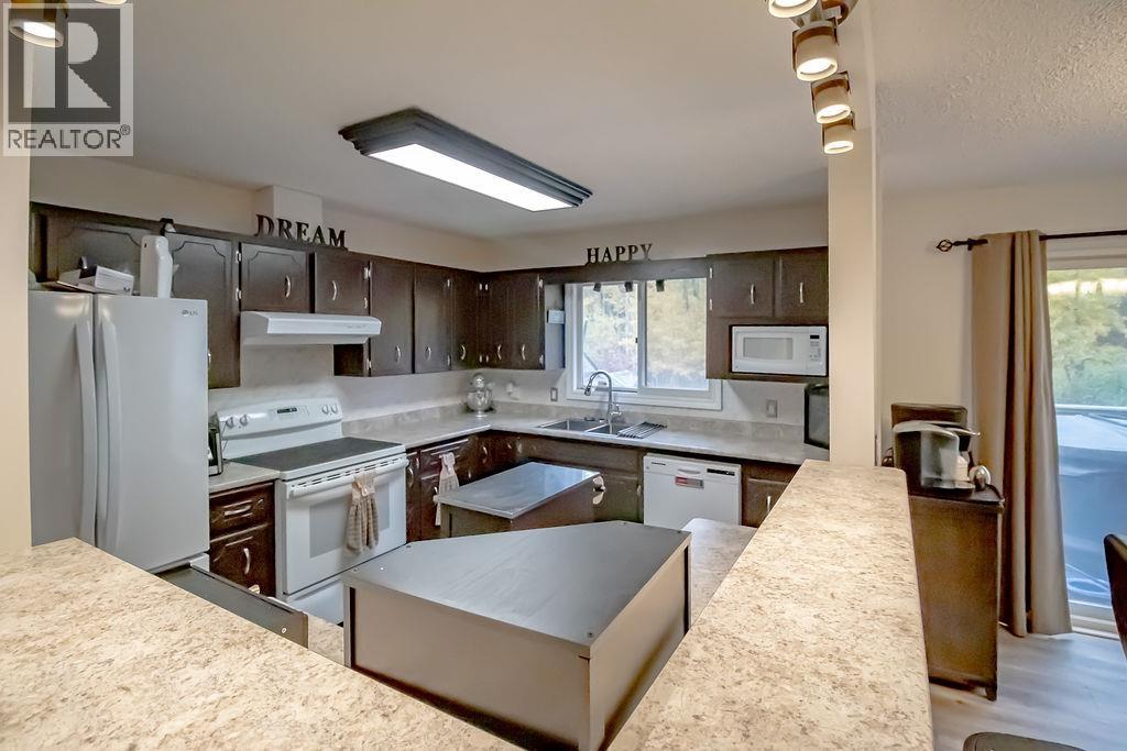 254 Elm Street, Fort St. James, British Columbia  V0J 1P0 - Photo 3 - R3171821