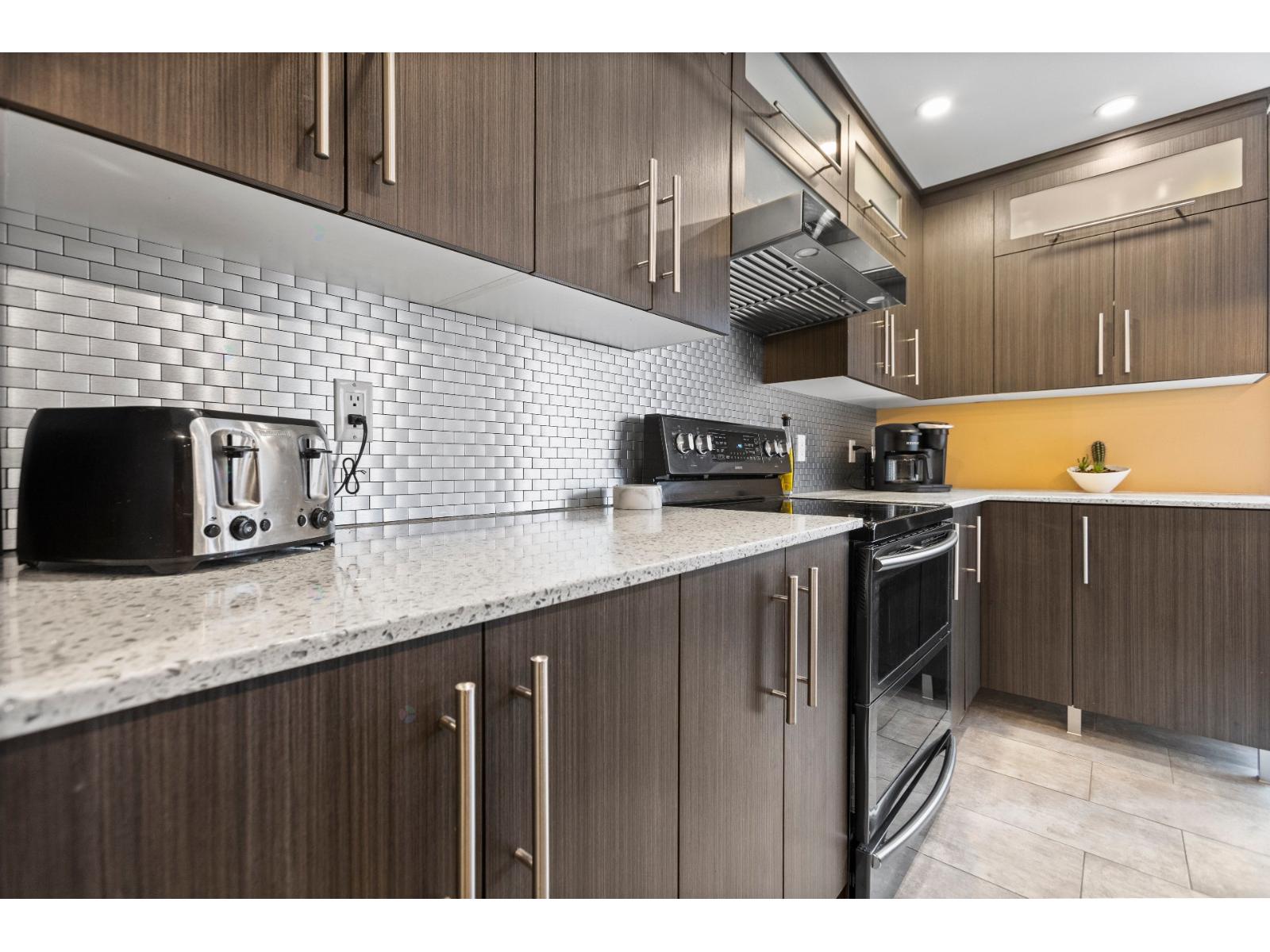 73 Rue Ellen Salaberry-de-Valleyfield Quebec Canada J6S3A7 5