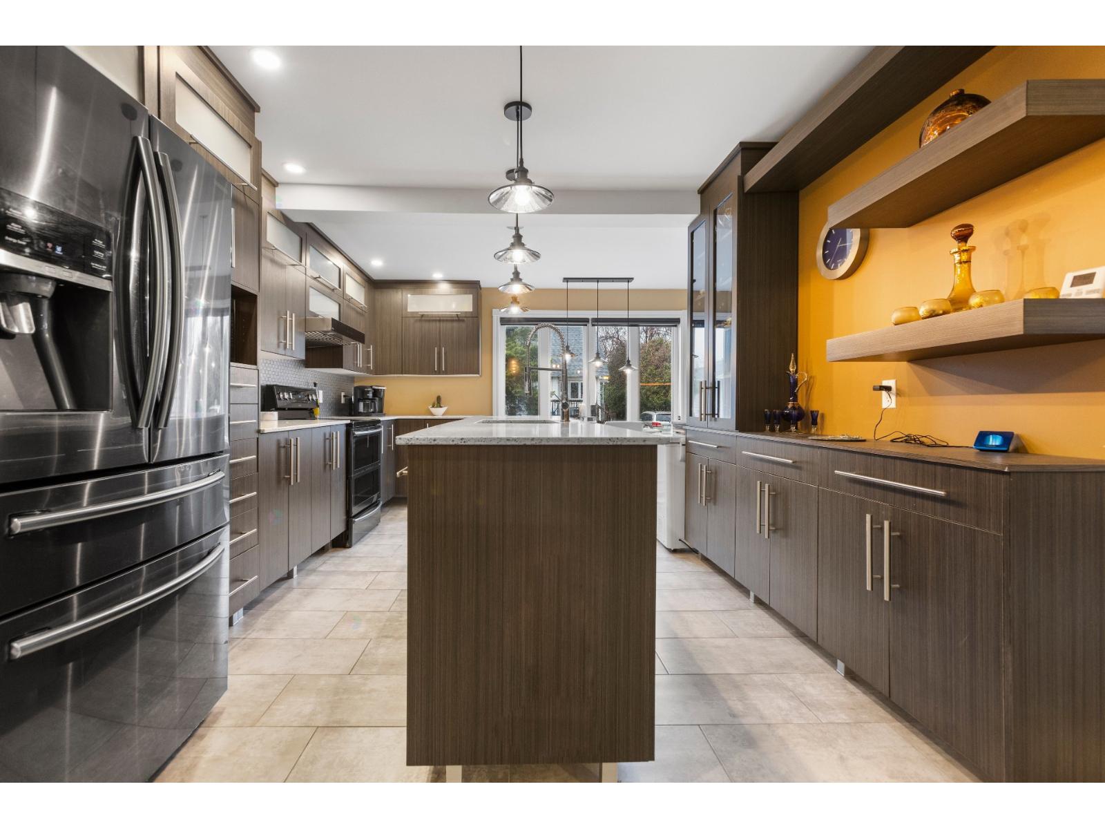 73 Rue Ellen Salaberry-de-Valleyfield Quebec Canada J6S3A7 2