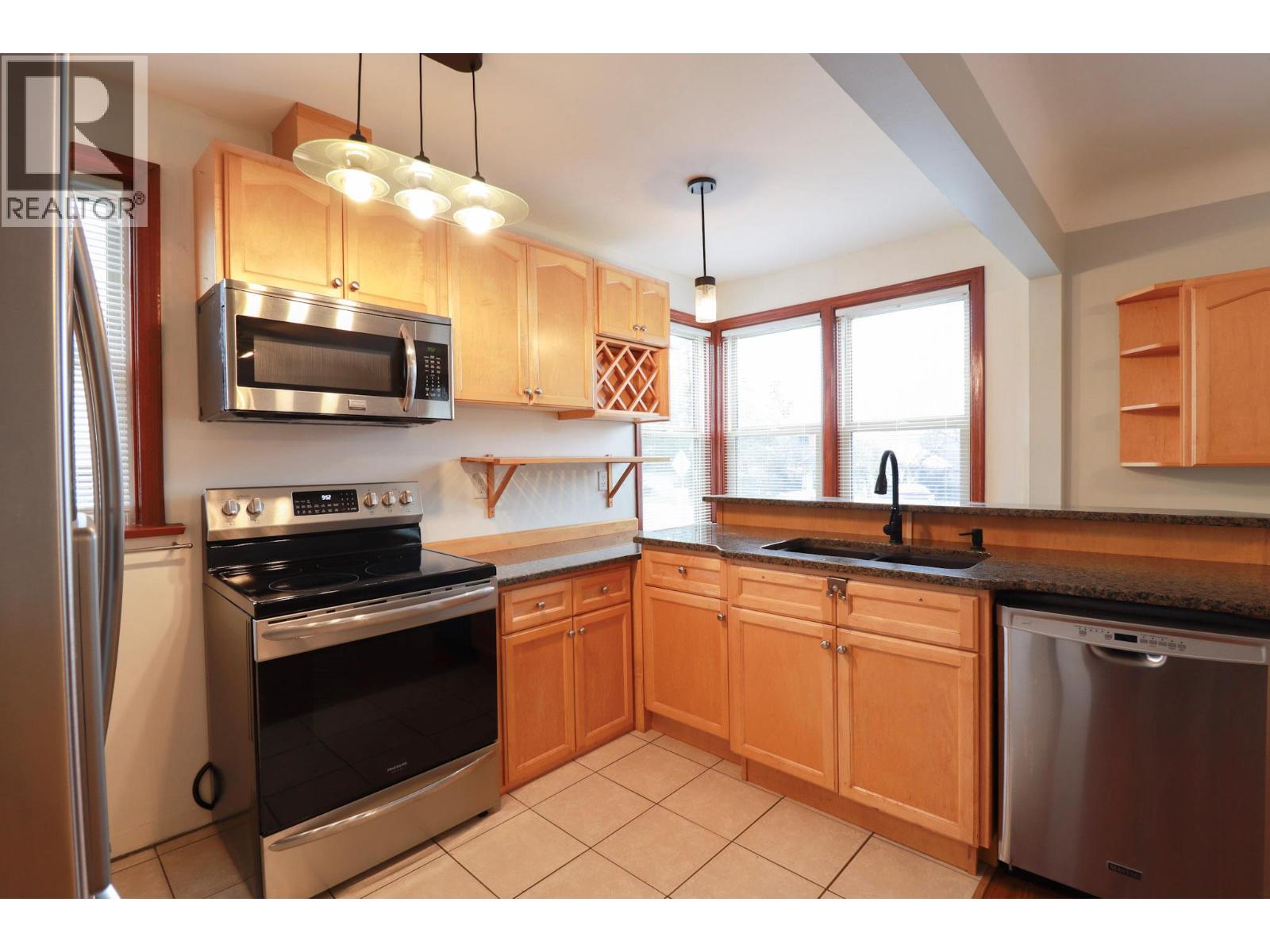 156 Nanaimo Avenue E