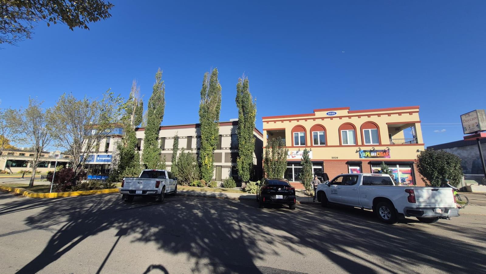 102, #102 5029 ST Lacombe