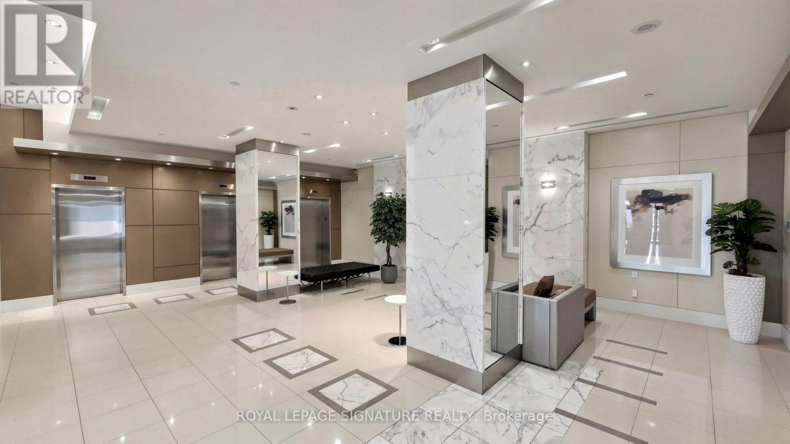 402 - 500 St Clair Avenue W, Toronto, Ontario  M6C 1A8 - Photo 4 - C13857534