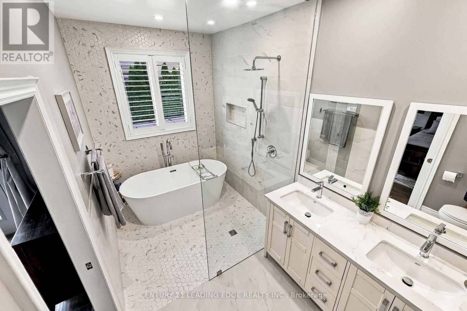 12 Coastview Court, Whitby (Port Whitby), Ontario  L1N 9N6 - Photo 25 - E13857434