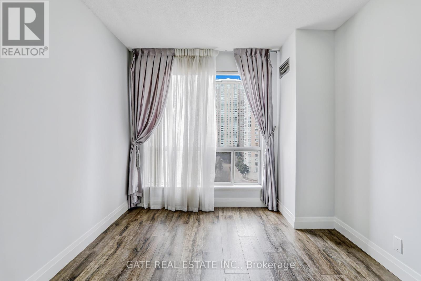 1111 - 8 Lee Centre Drive, Toronto, Ontario  M1H 3H8 - Photo 18 - E13857450