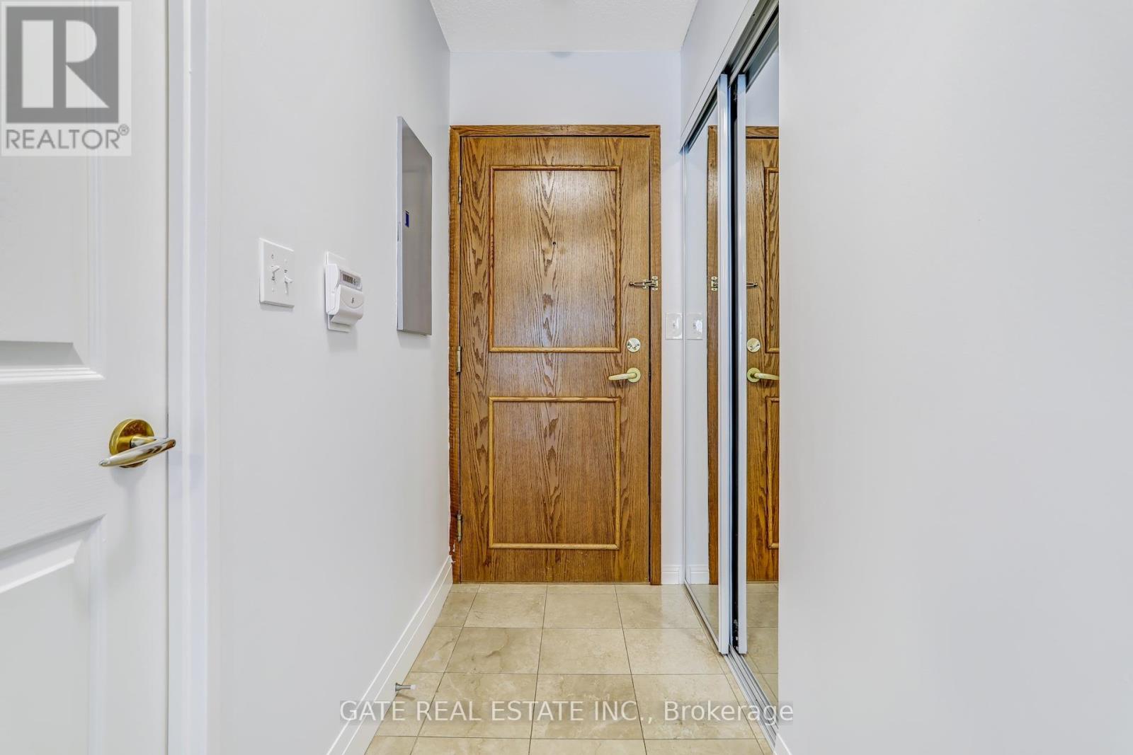 1111 - 8 Lee Centre Drive, Toronto, Ontario  M1H 3H8 - Photo 3 - E13857450