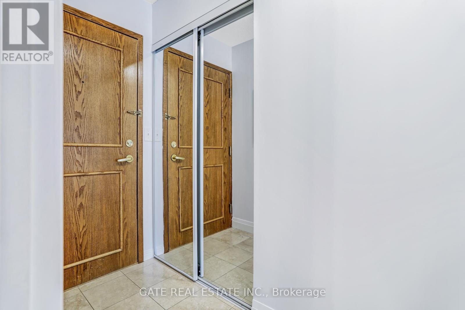 1111 - 8 Lee Centre Drive, Toronto, Ontario  M1H 3H8 - Photo 4 - E13857450