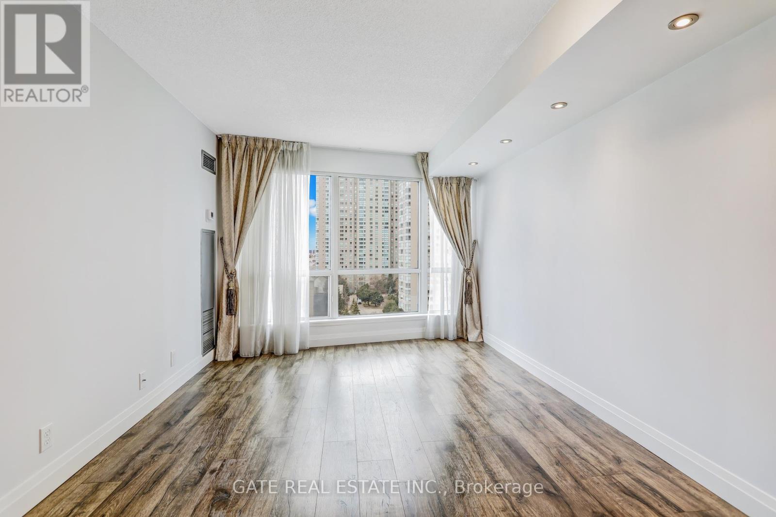 1111 - 8 Lee Centre Drive, Toronto, Ontario  M1H 3H8 - Photo 7 - E13857450