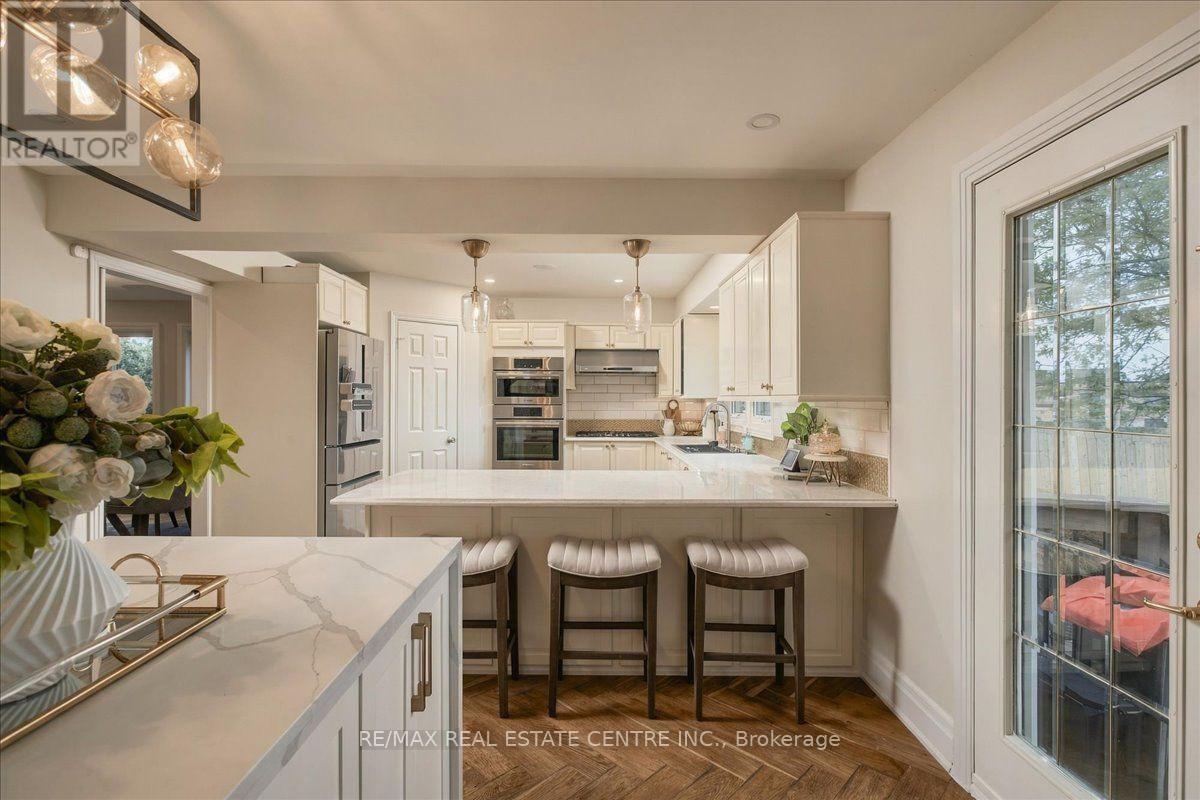 1749 Heritage Way, Oakville, Ontario  L6M 3A2 - Photo 14 - W13857480
