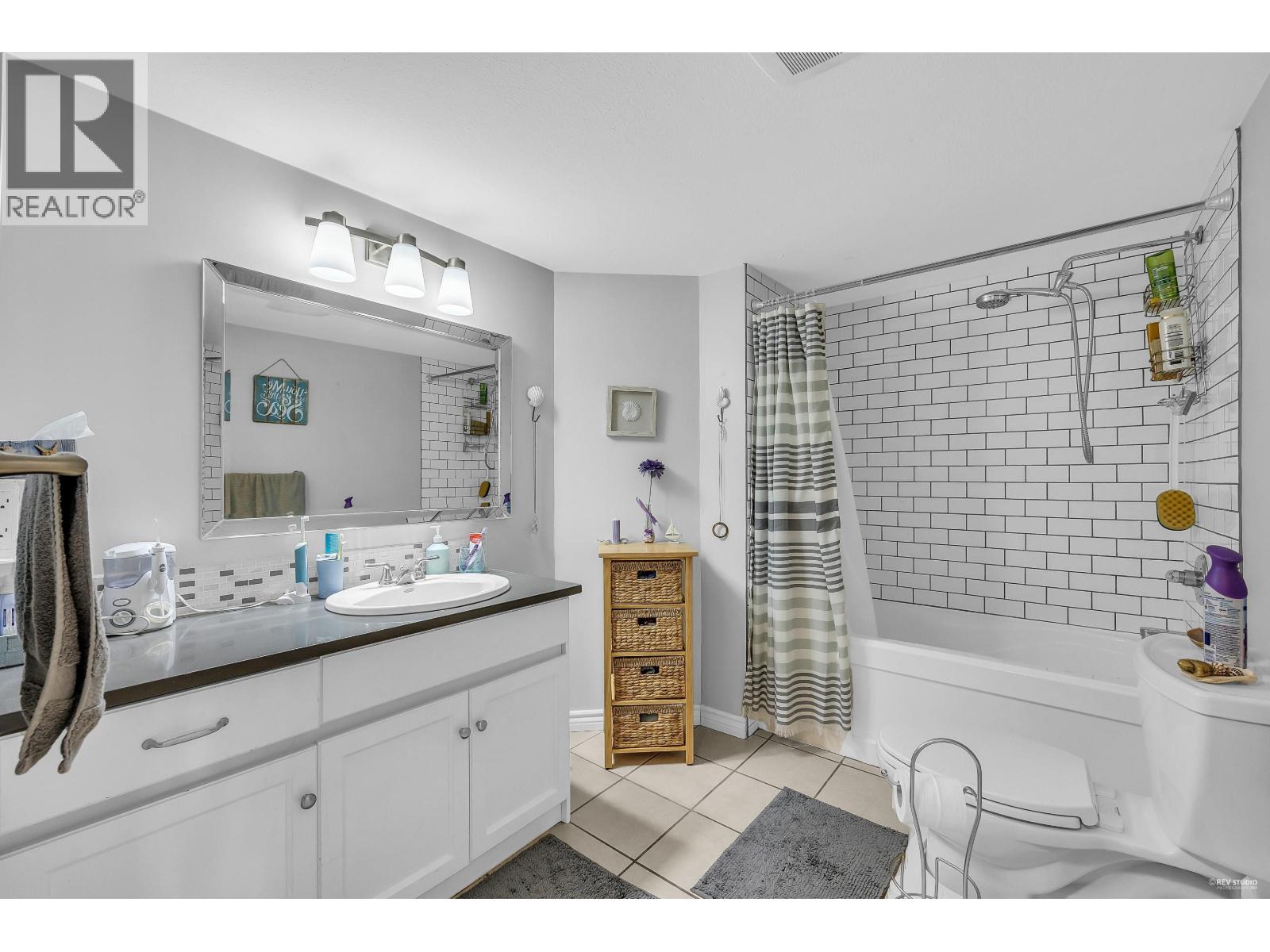 15 5661 LADNER TRUNK ROAD