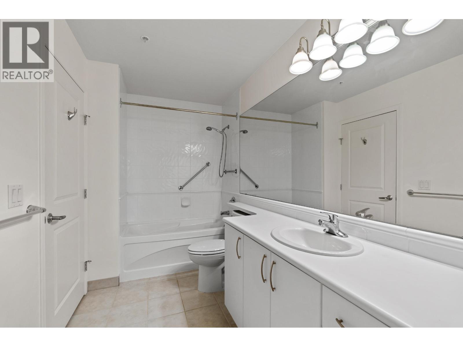 208 3151 CONNAUGHT CRESCENT