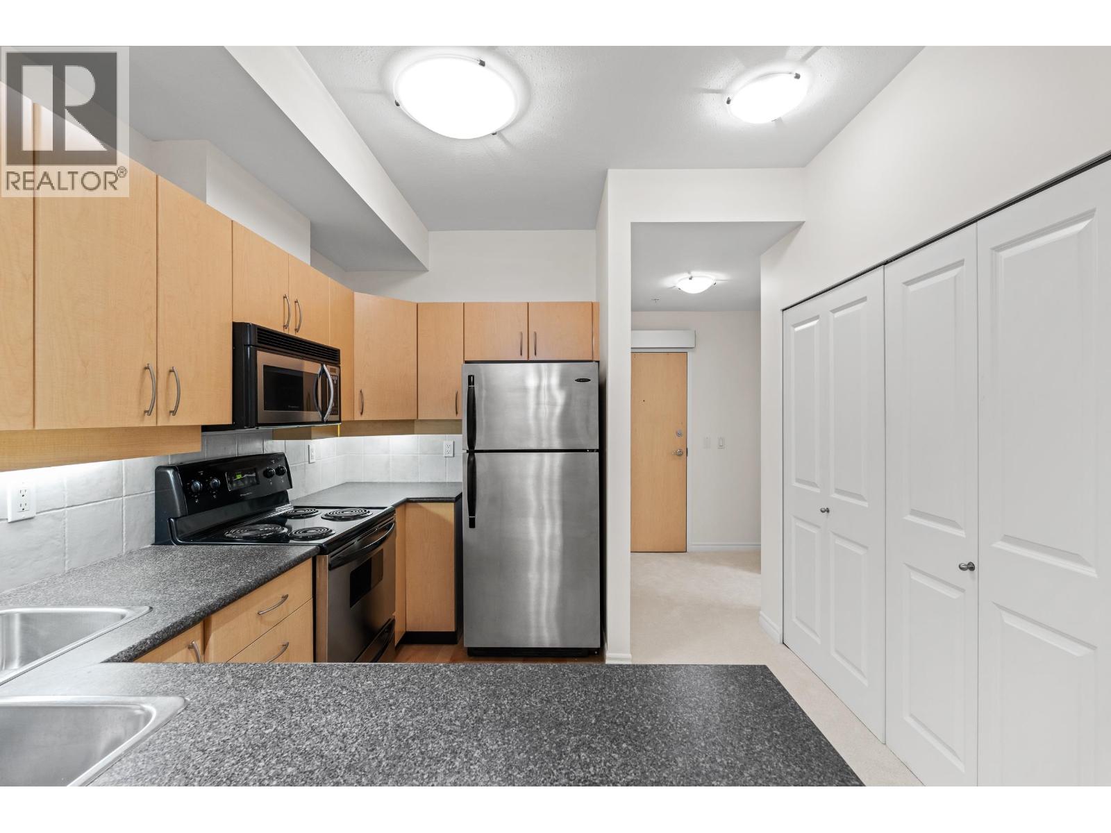 208 3151 CONNAUGHT CRESCENT