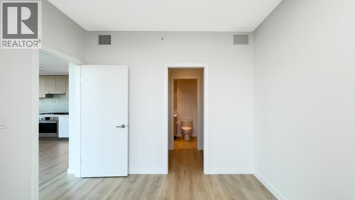 10xx 567 CLARKE ROAD