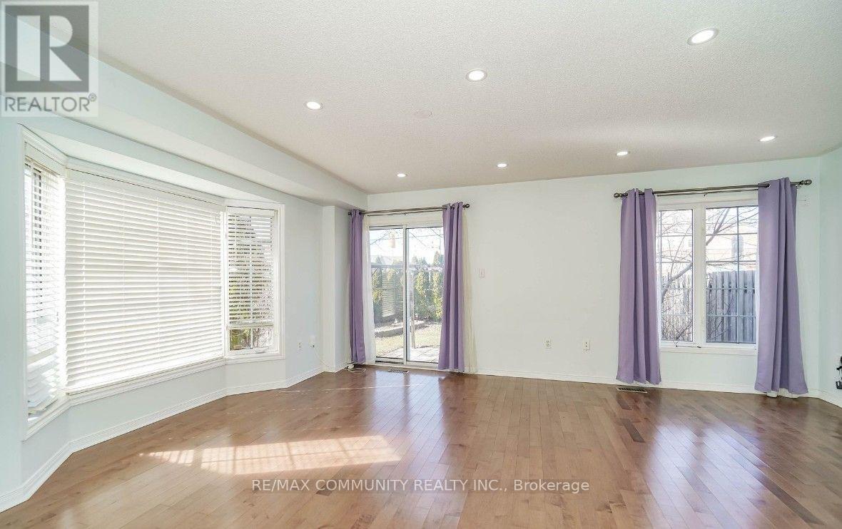 2 Oglevie Drive, Whitby, Ontario  L1R 2Y4 - Photo 5 - E13857560