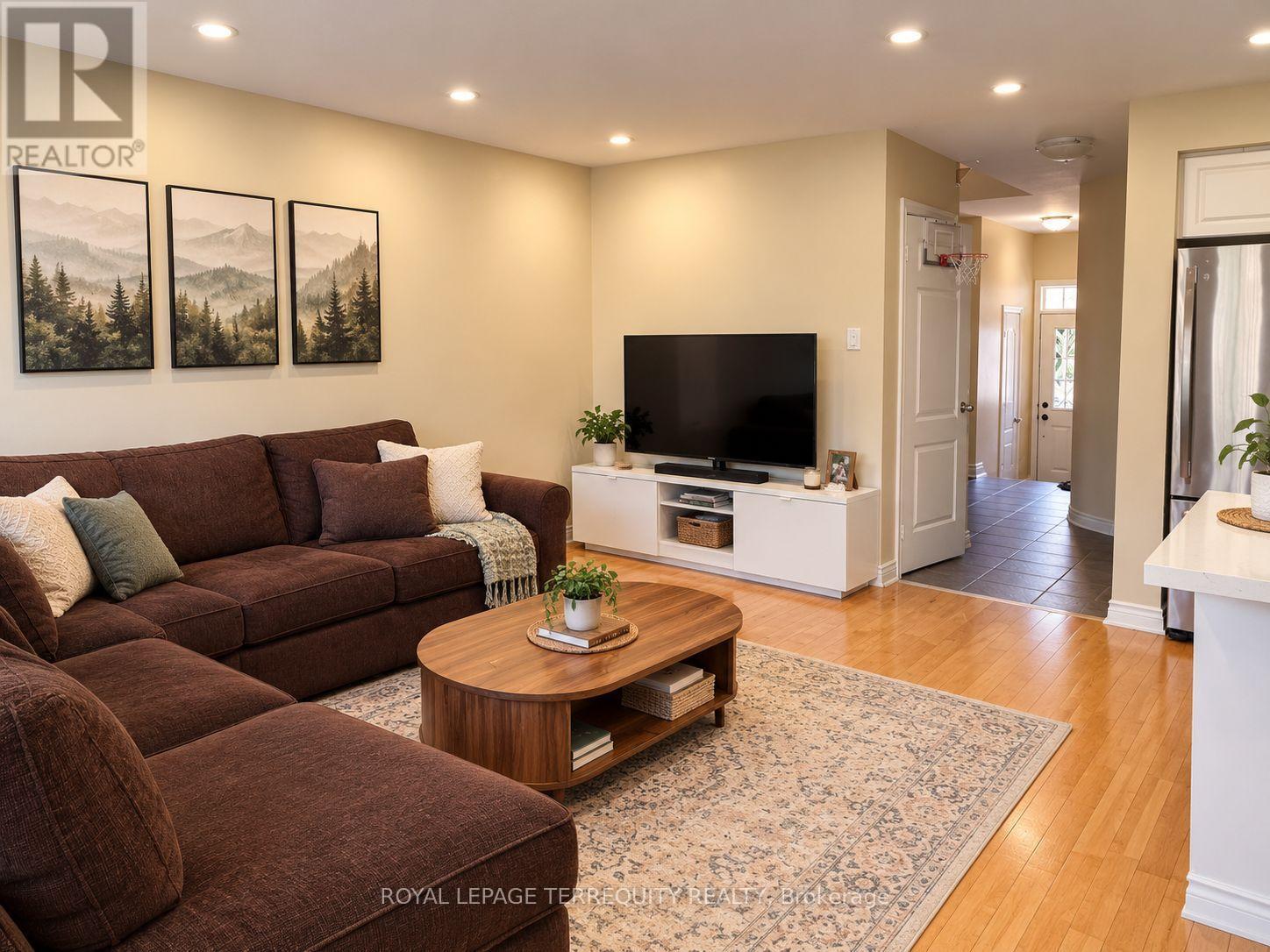 20 Gateway Court, Whitby, Ontario  L1R 3M9 - Photo 2 - E13857562