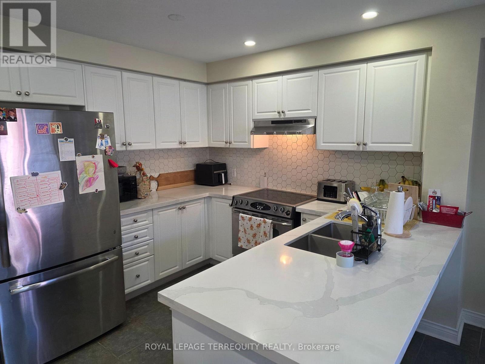 20 Gateway Court, Whitby, Ontario  L1R 3M9 - Photo 4 - E13857562
