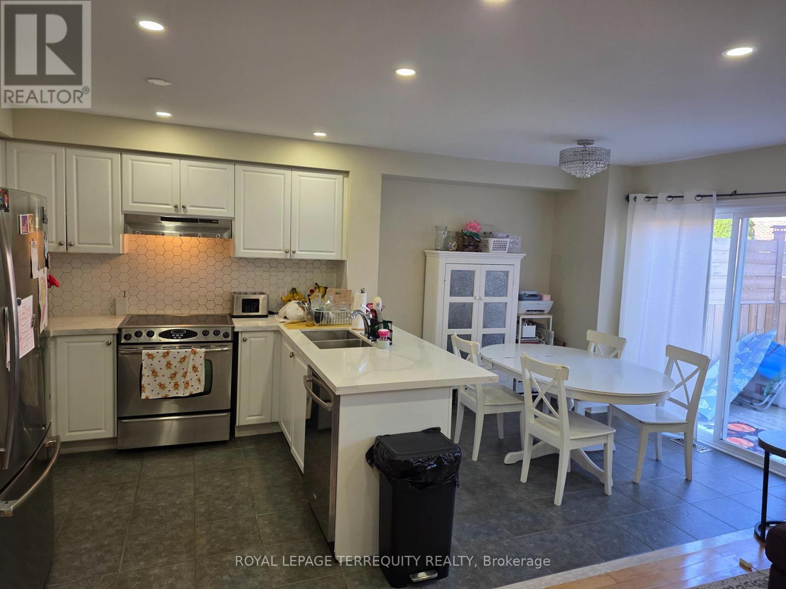 20 Gateway Court, Whitby, Ontario  L1R 3M9 - Photo 5 - E13857562