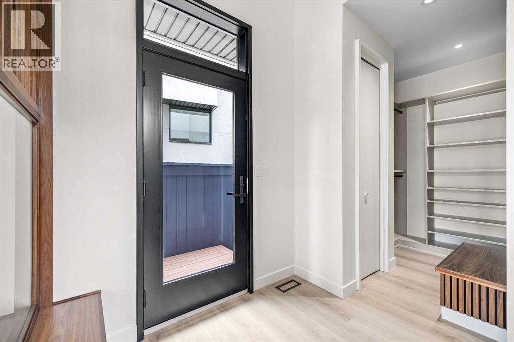 3d Willow Crescent Sw, Calgary, Alberta  T3C 3B8 - Photo 4 - A2349975