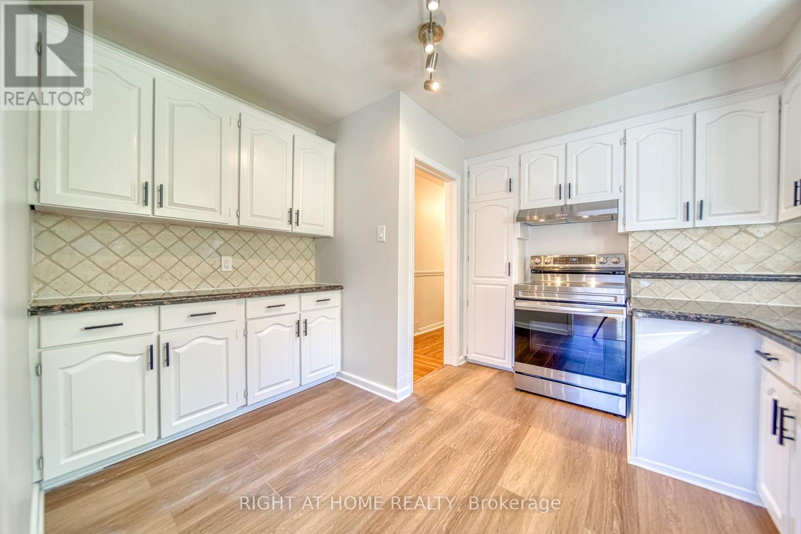 506 Trudale Court, Oakville, Ontario  L6L 4H1 - Photo 13 - W13857548